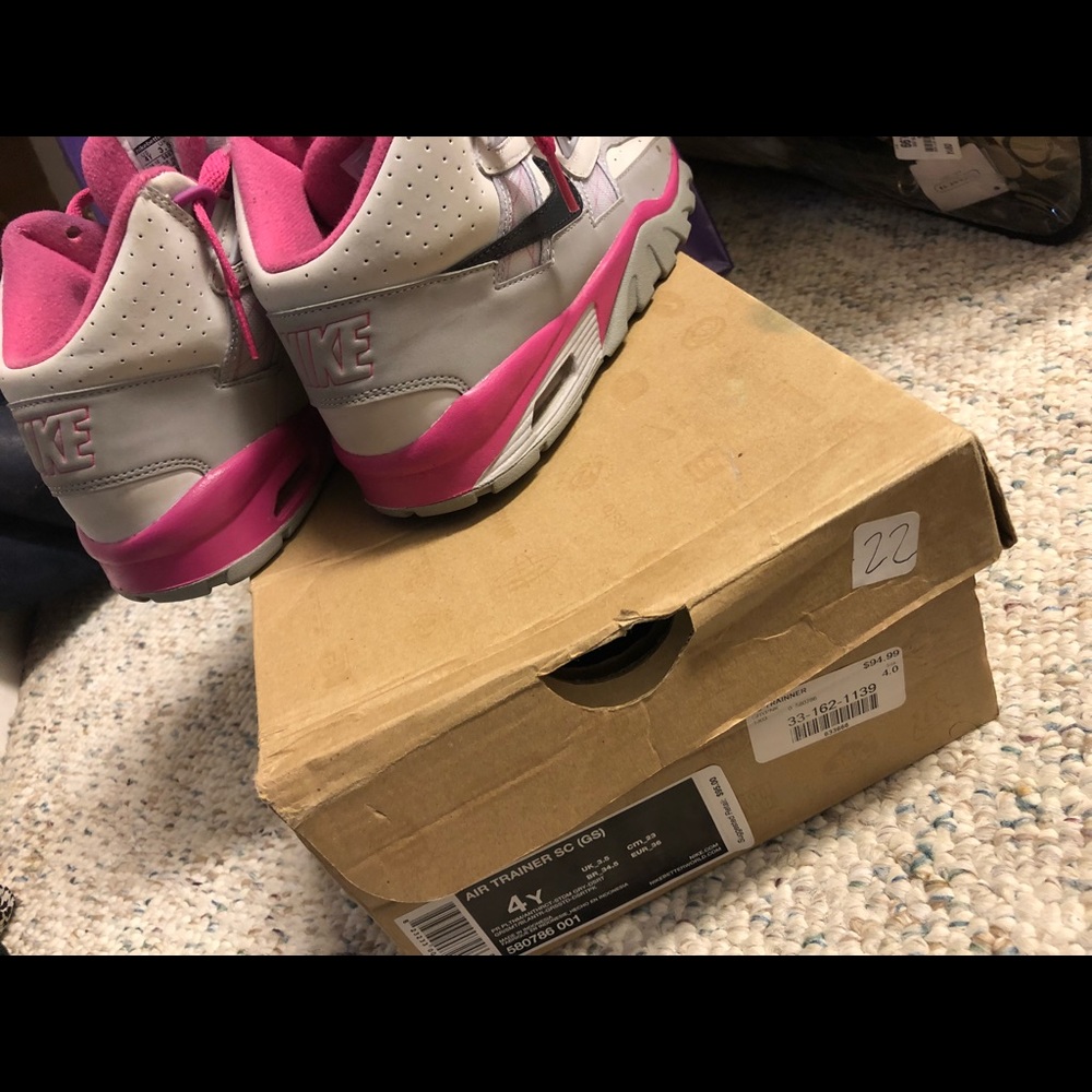 Nike’s - Picture 4 of 4